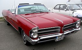 MHV Pontiac Bonneville 1965 01.jpg